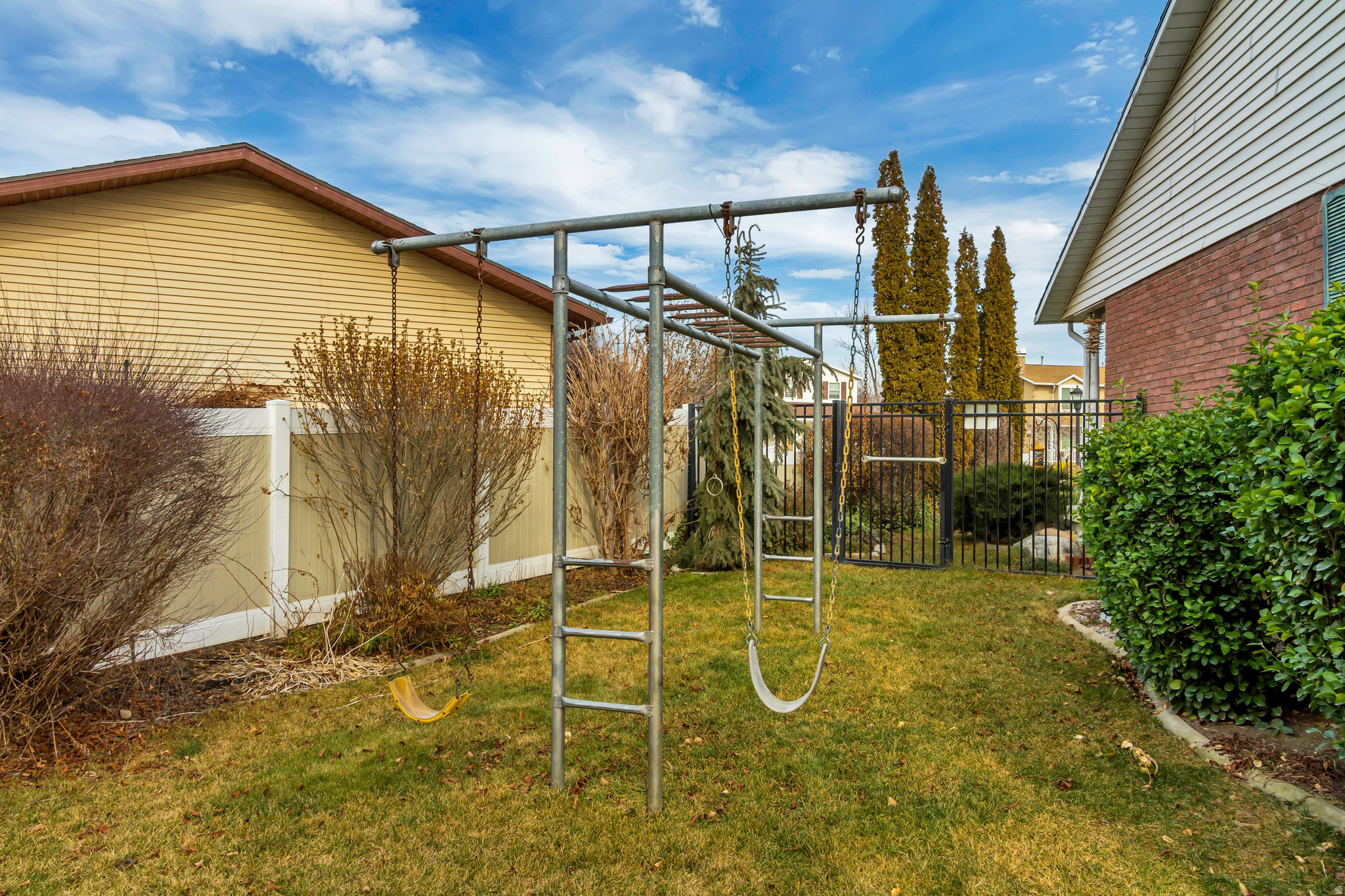 CLOVER CREST - Residential