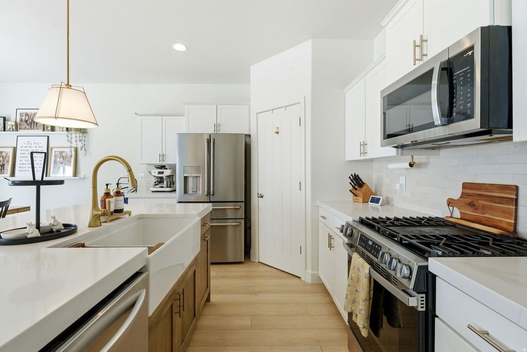 Photo of 109 E JUBILEE DR, Saratoga Springs, UT 84045 (MLS # 2152741)