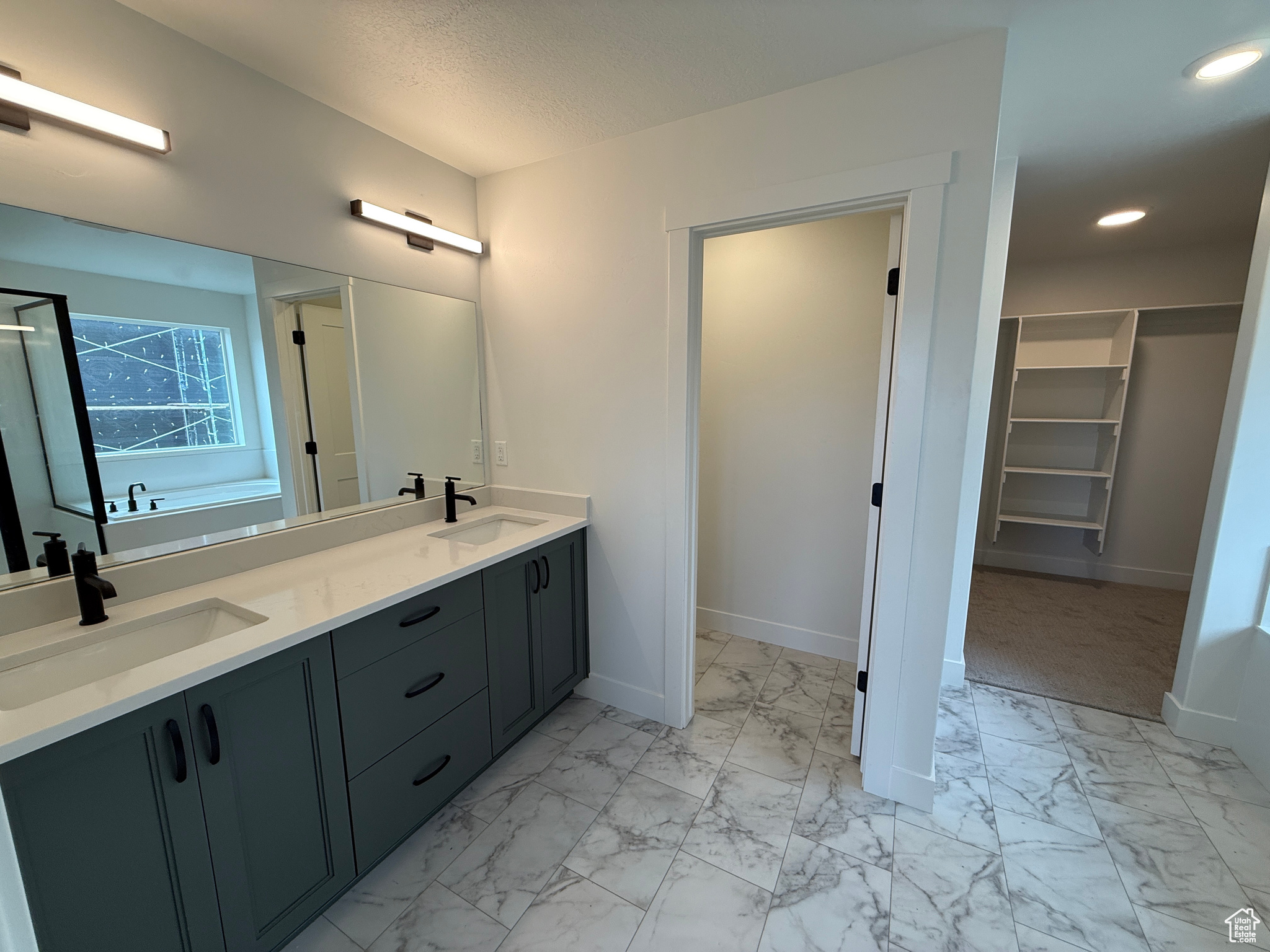 RIVERWOOD - Residential