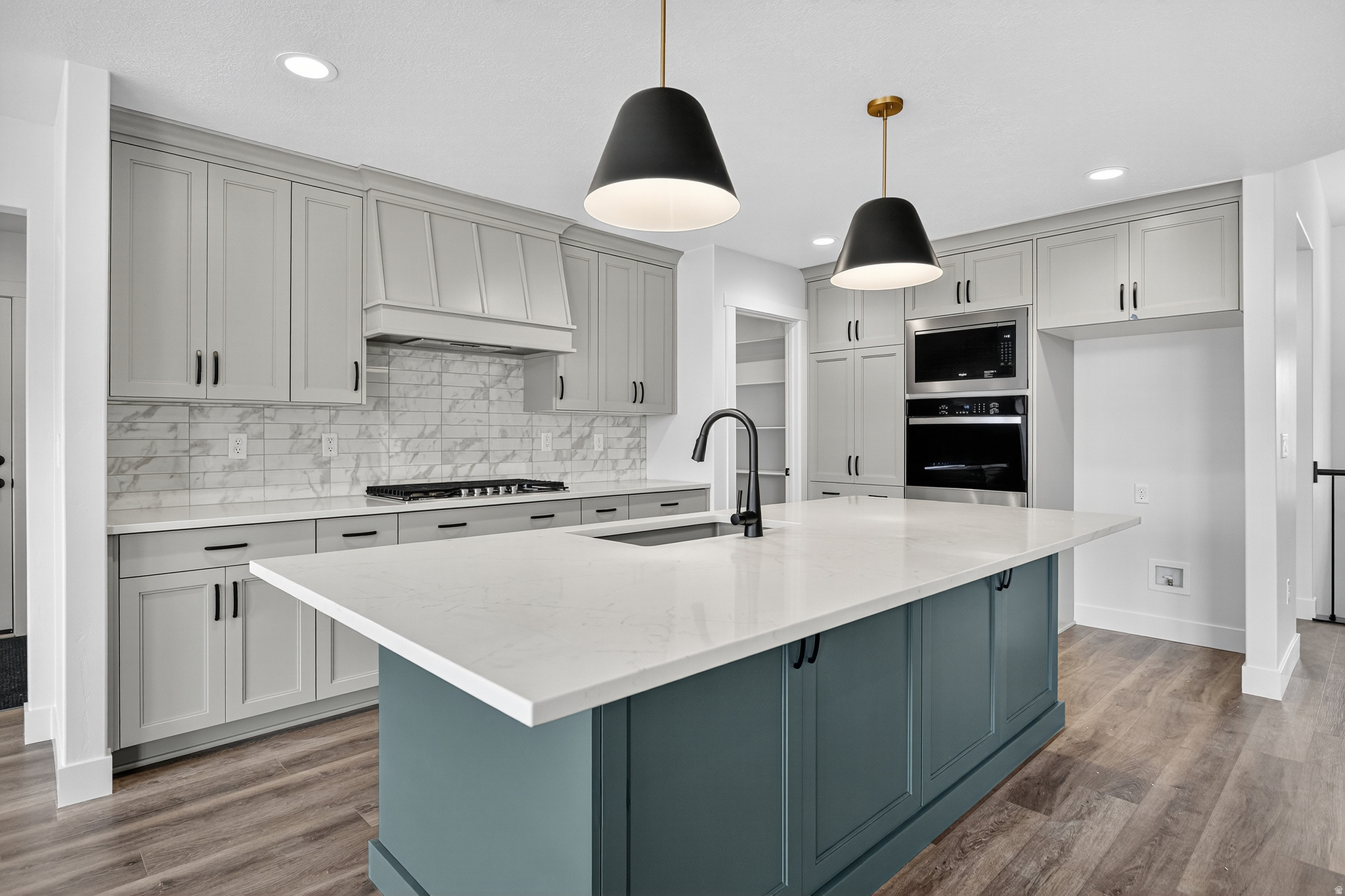 RIVERWOOD - Residential