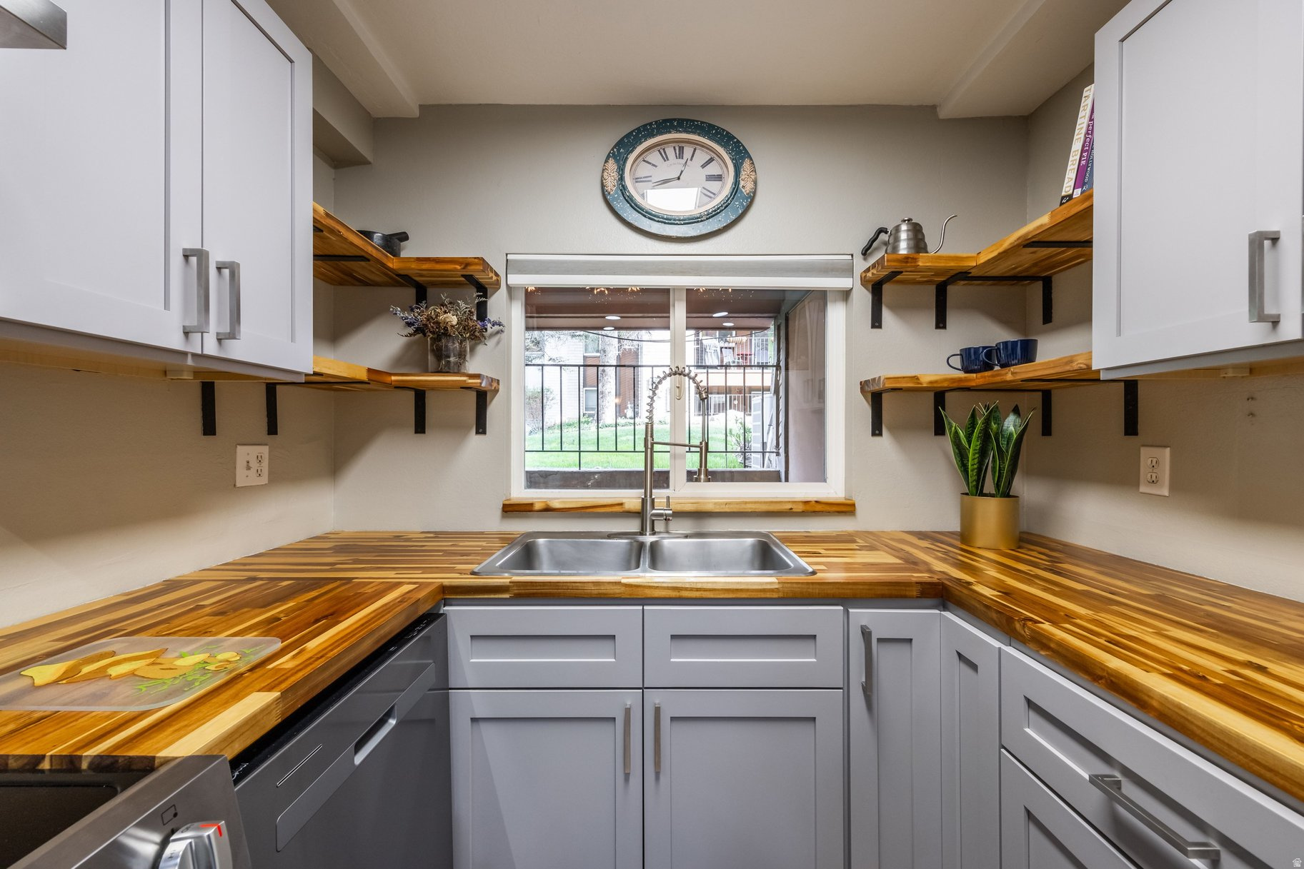 WOOD HOLLOW - Residential