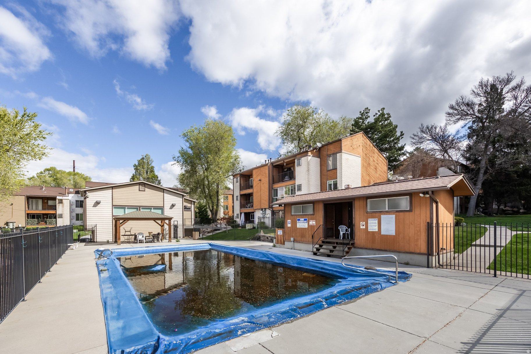 WOOD HOLLOW - Residential