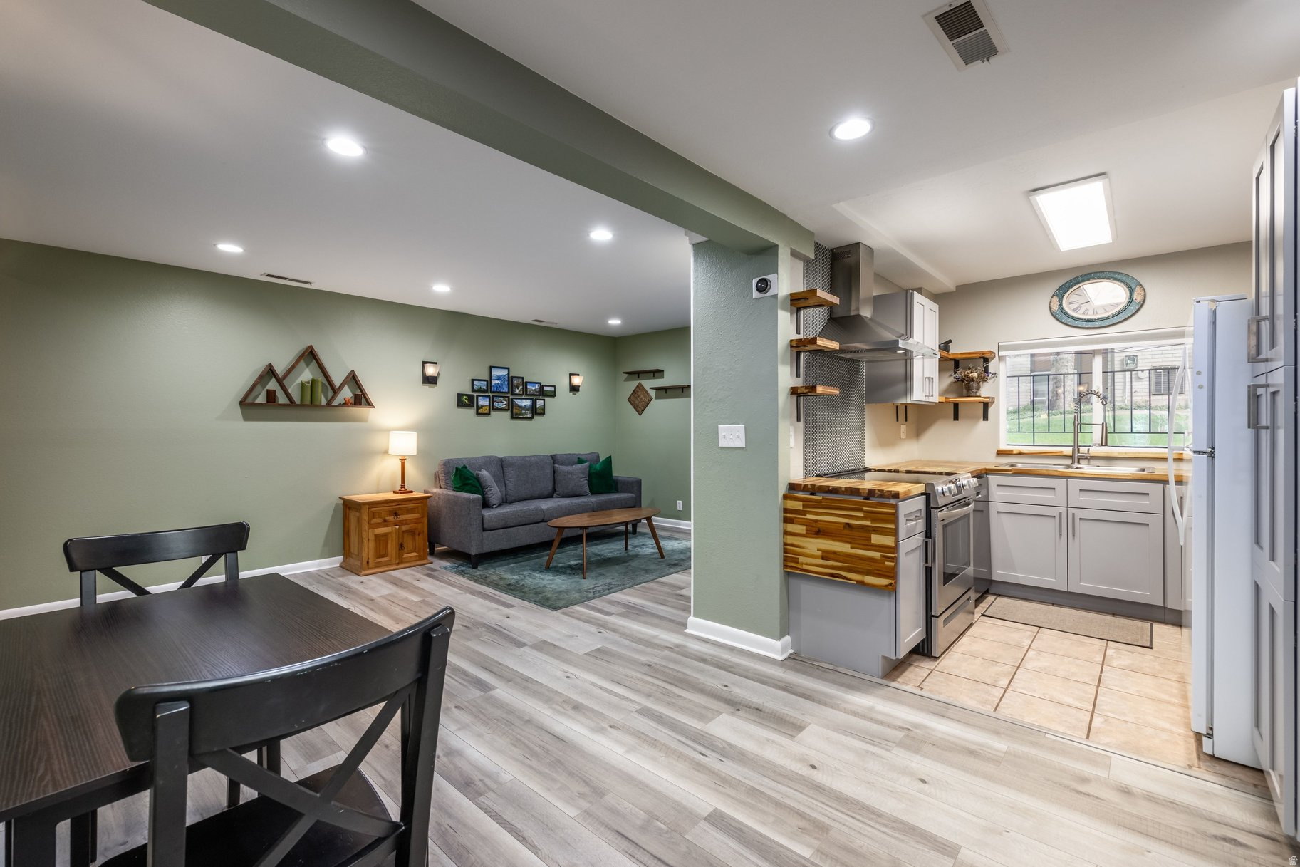 WOOD HOLLOW - Residential