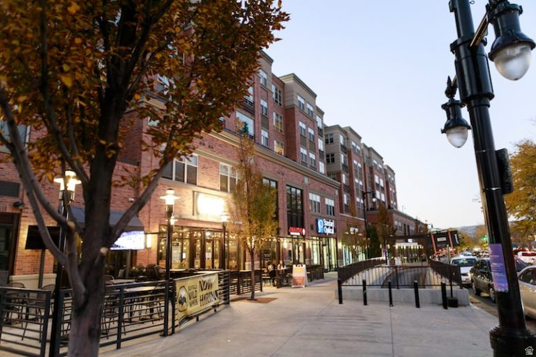 RAMONA CONDMN - Residential Lease