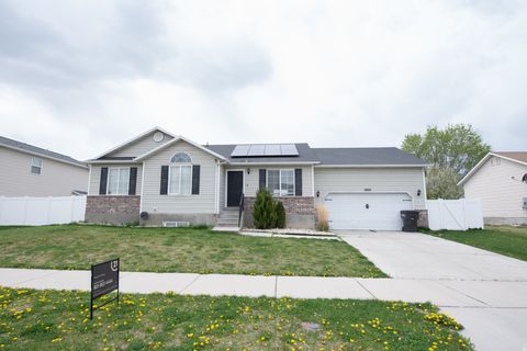Photo of 1405 REESE DR, Provo, UT 84601 (MLS # 2171416)