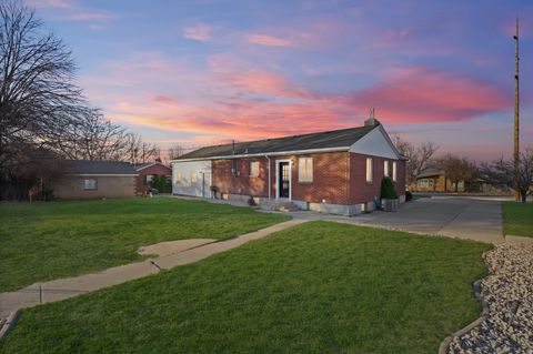 Tiny photo for 53 W 1800 S, Bountiful, UT 84010 (MLS # 2127394)