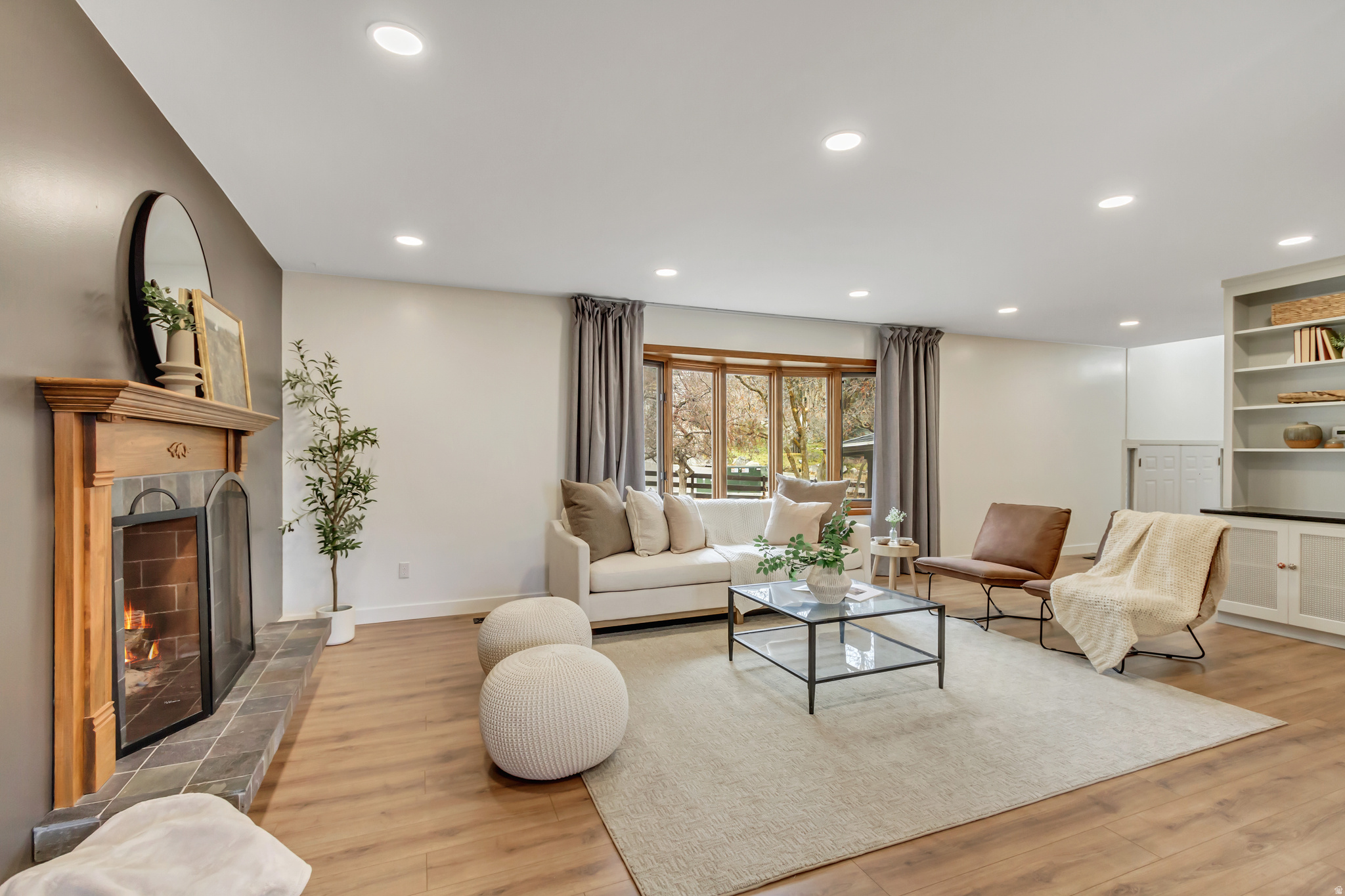 1638 COUNTRY HILLS DR