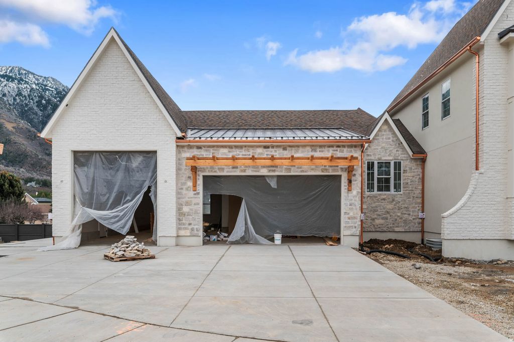 Photo of 2962 E ELBERTA Ln S, Sandy, UT 84092 (MLS # 2139840)