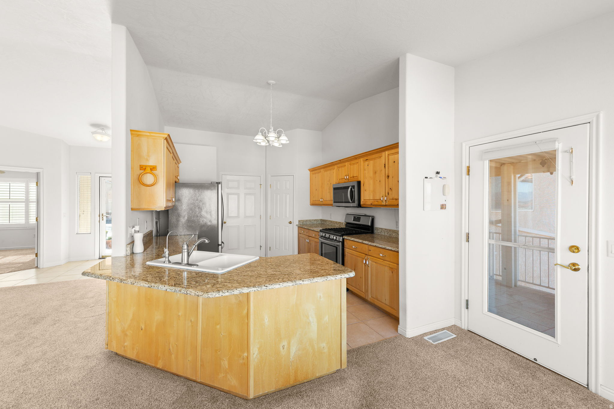 RIDGEPOINTE - Residential