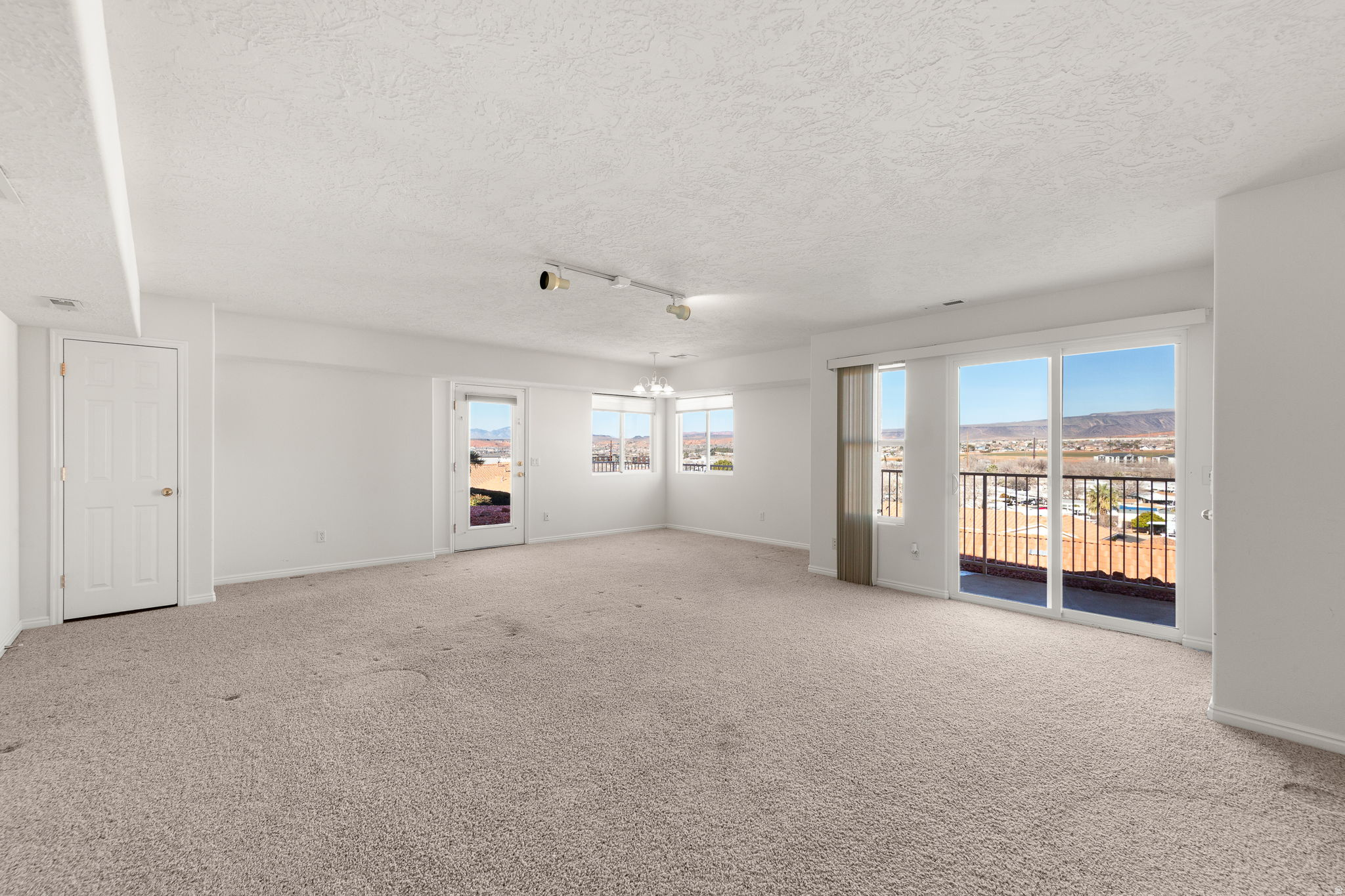 RIDGEPOINTE - Residential