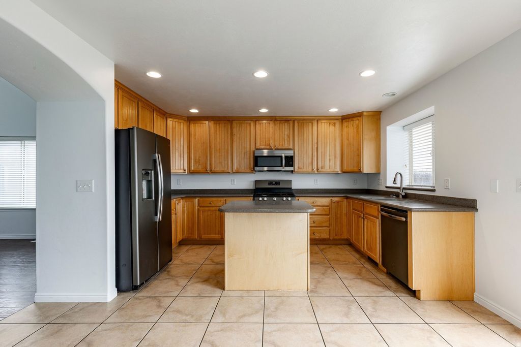 Photo of 1944 E FIELDING HILL LN S, Draper, UT 84020 (MLS # 2141003)