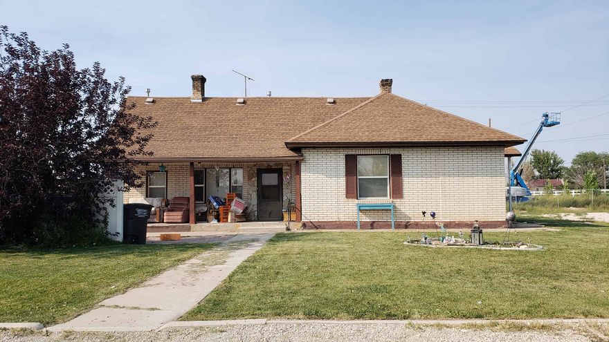 Nice brick home with a large living area.   Details taken from previous listing and county records, interested parties advised to obtain independent measurements.