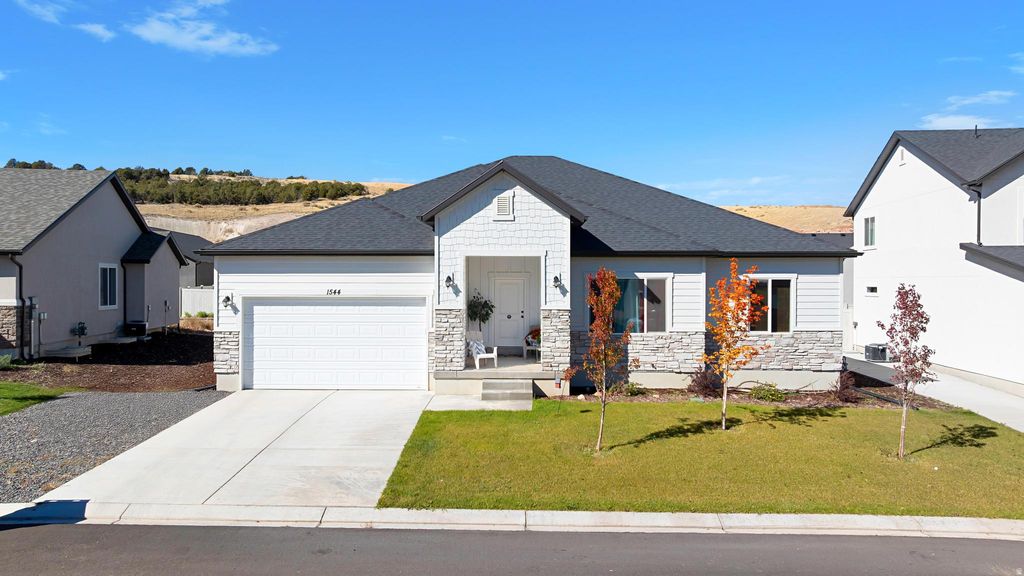 Photo of 1544 S WINDSONG DR, Santaquin, UT 84655 (MLS # 2144094)