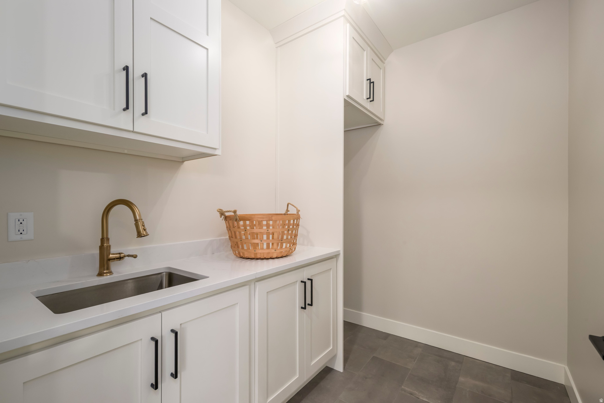 MONTDELLA - Residential Income