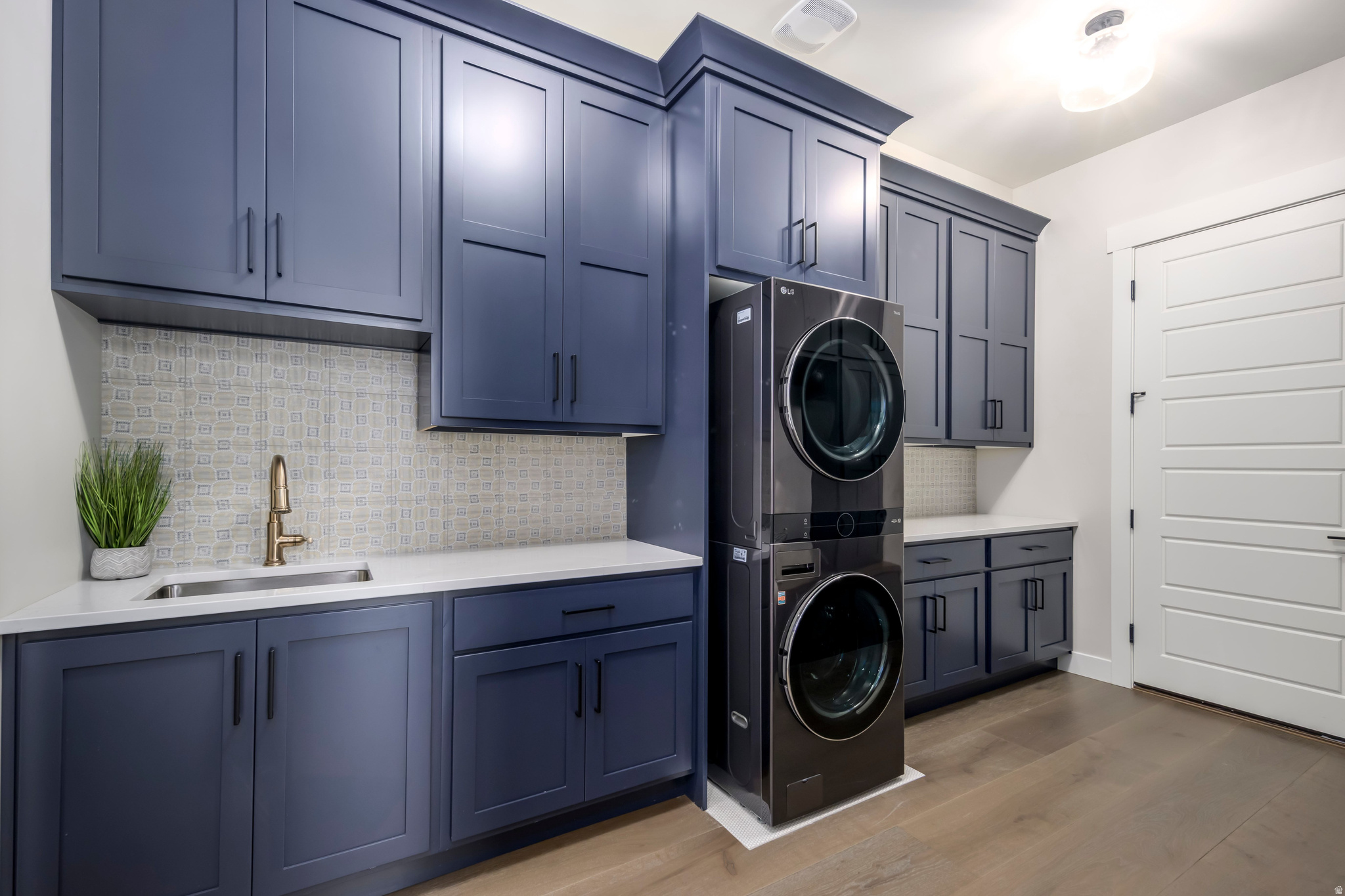 MONTDELLA - Residential Income