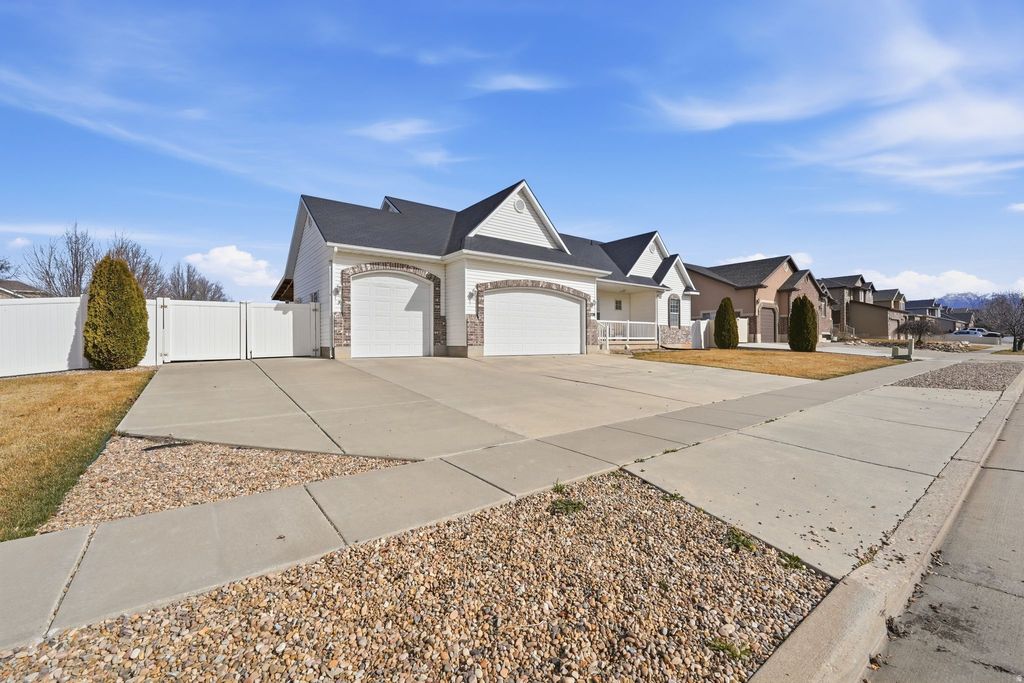 Photo of 1728 DALLAS ST S, Syracuse, UT 84075 (MLS # 2140237)
