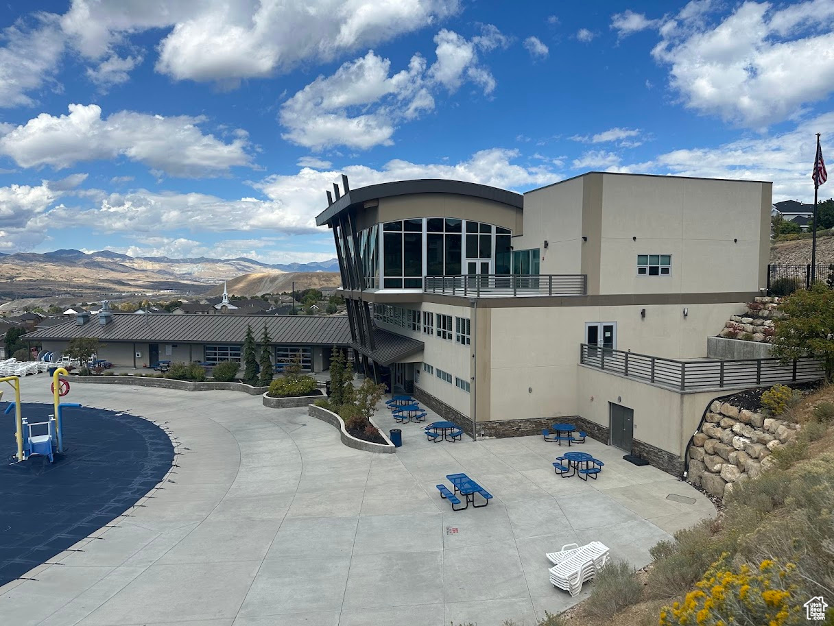 FOX CANYON - Residential