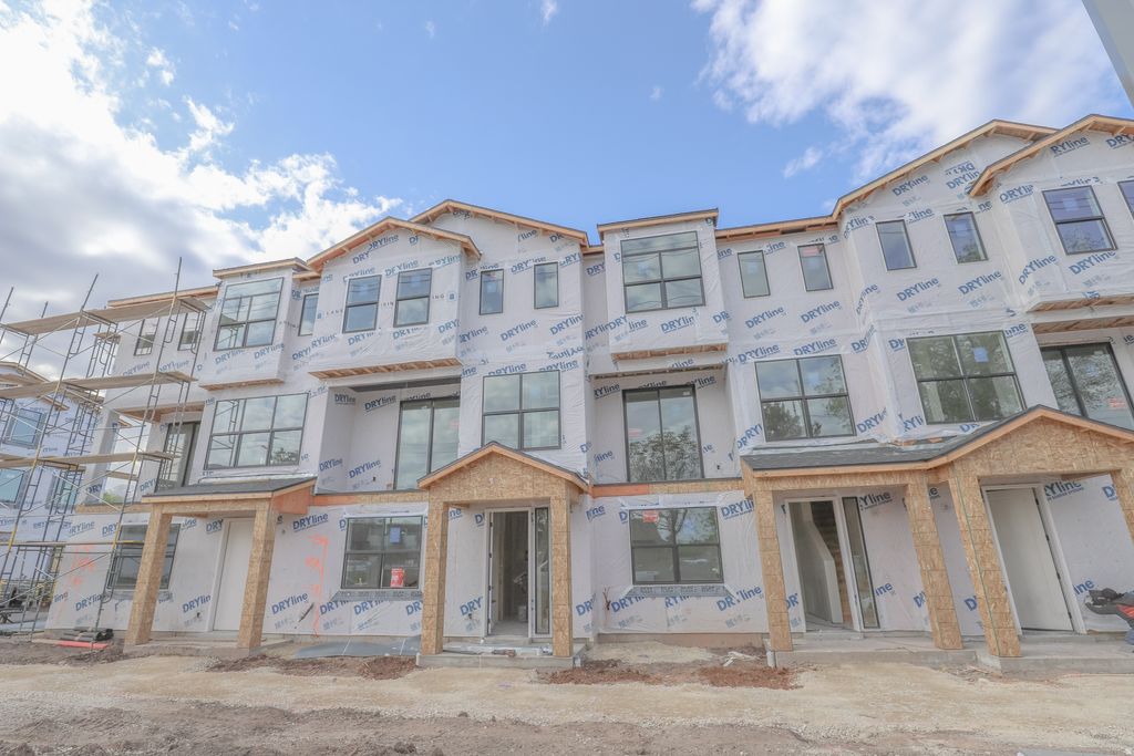 Photo of 948 E GRAPE IVY WAY S #103, Millcreek, UT 84106 (MLS # 2151037)