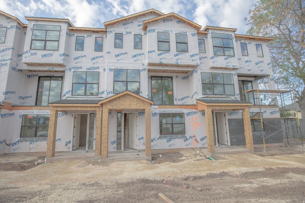 Photo of 948 E GRAPE IVY WAY S #103, Millcreek, UT 84106 (MLS # 2151037)