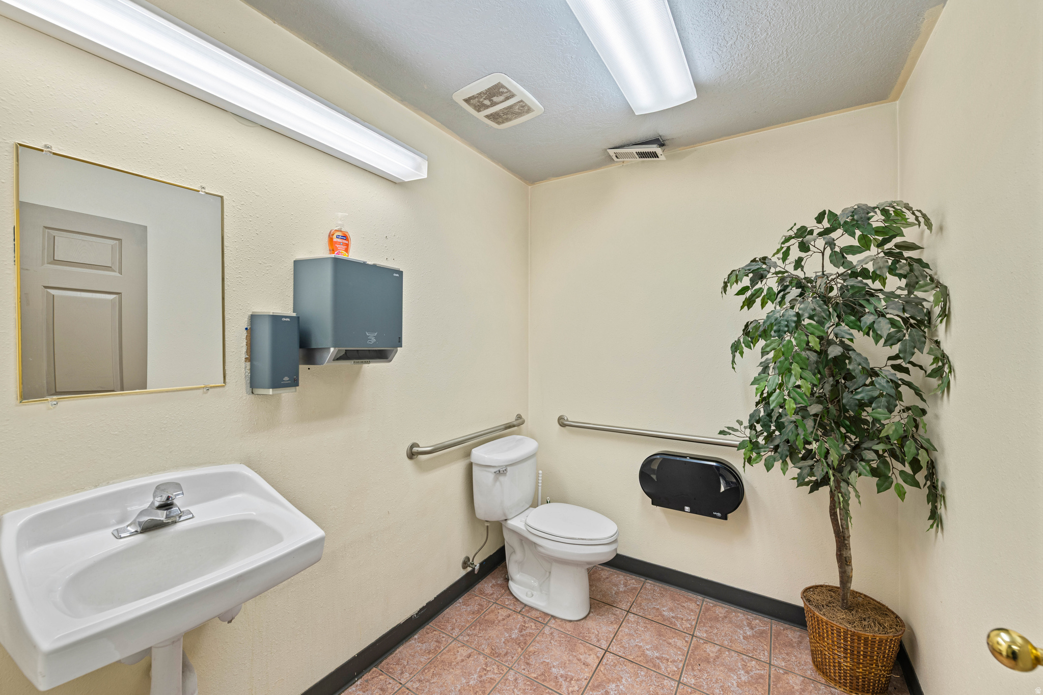 RICHFIELD COMMERCIAL CENTER - Commercial Sale