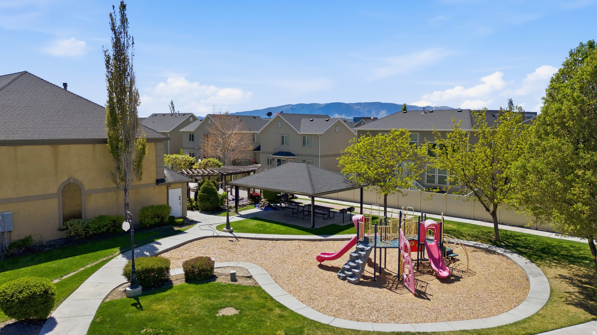 BELLE MONET - Residential