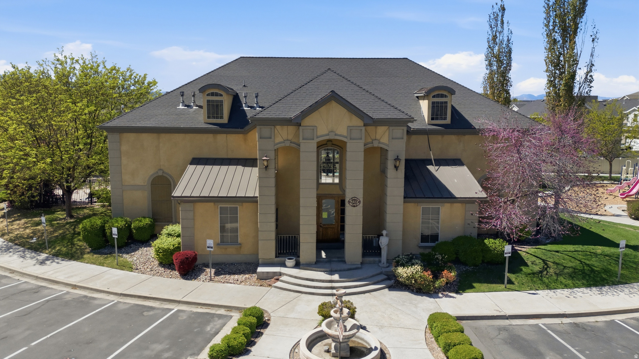 BELLE MONET - Residential