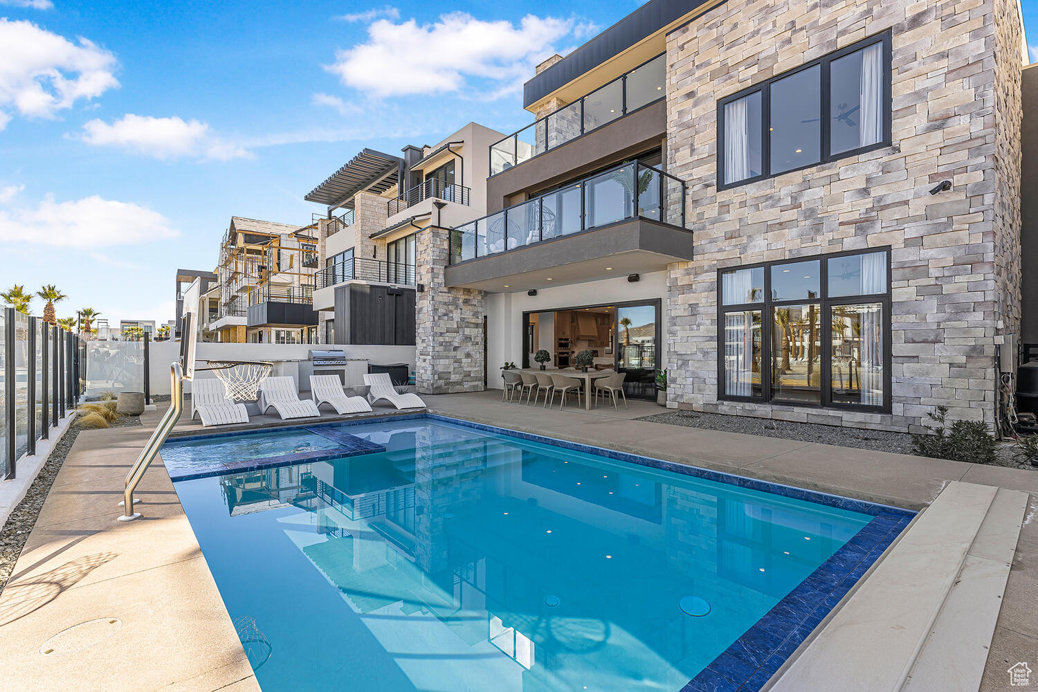 DESERT COLOR RESORT - Residential