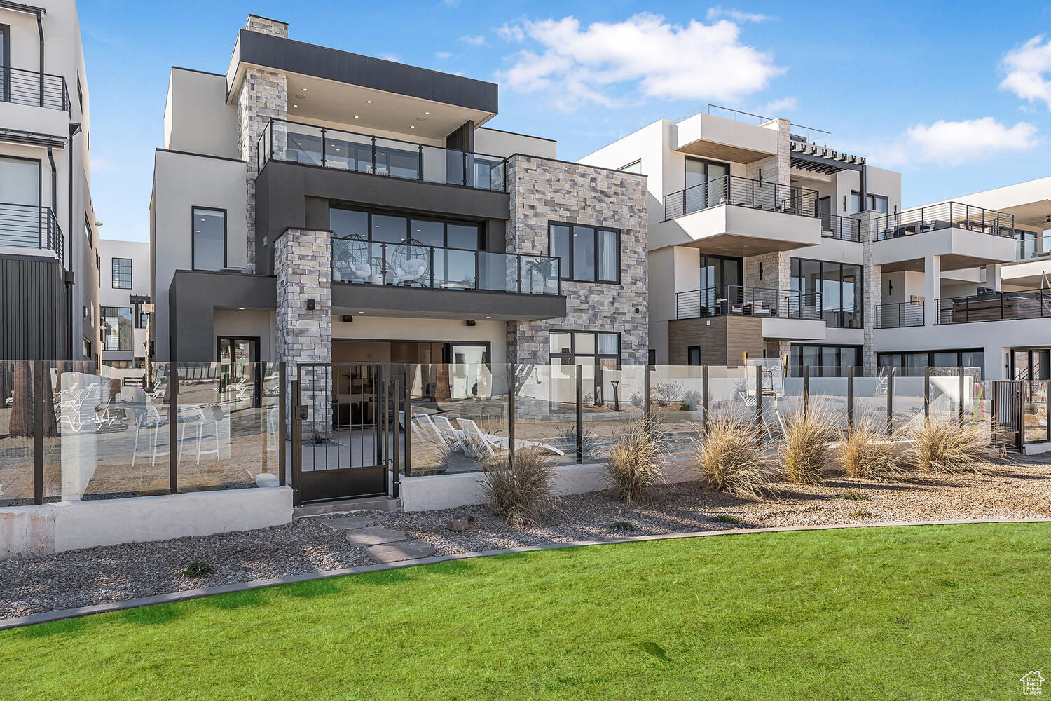 DESERT COLOR RESORT - Residential