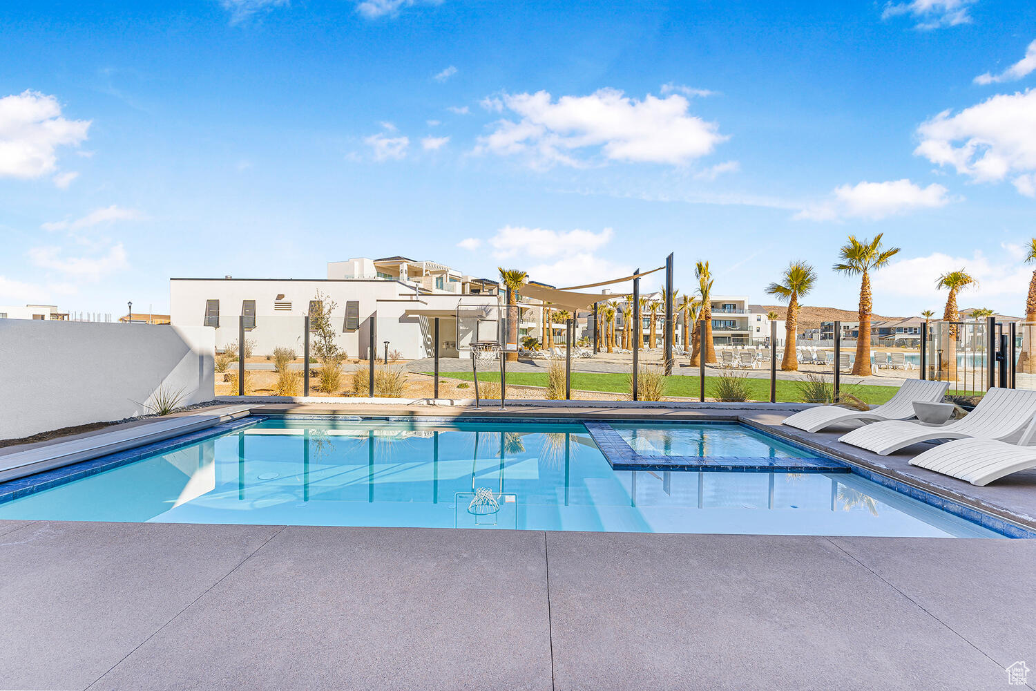 DESERT COLOR RESORT - Residential