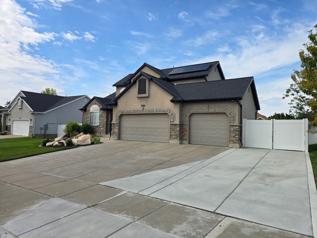Photo of 2002 S CHELEMES WAY E, Clearfield, UT 84015 (MLS # 2178345)