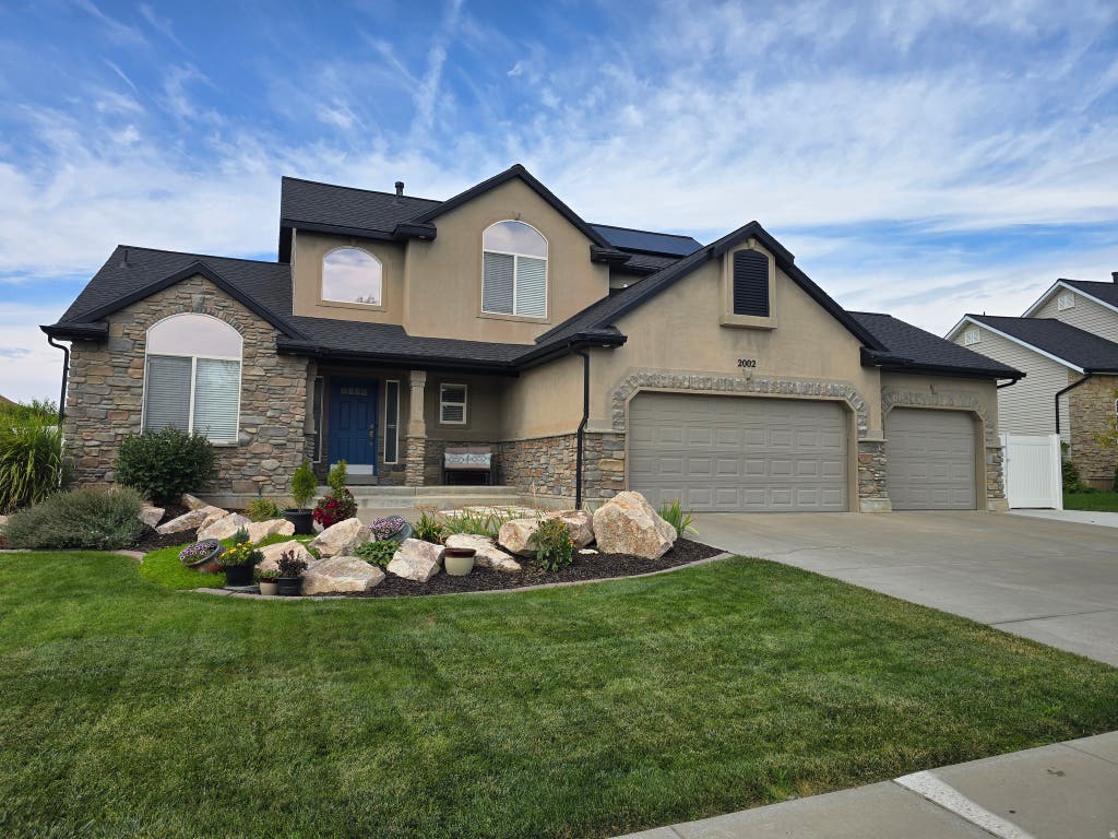 Photo of 2002 S CHELEMES WAY E, Clearfield, UT 84015 (MLS # 2178345)