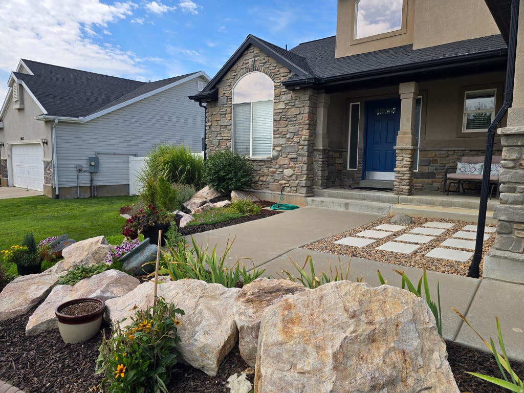 Photo of 2002 S CHELEMES WAY E, Clearfield, UT 84015 (MLS # 2178345)