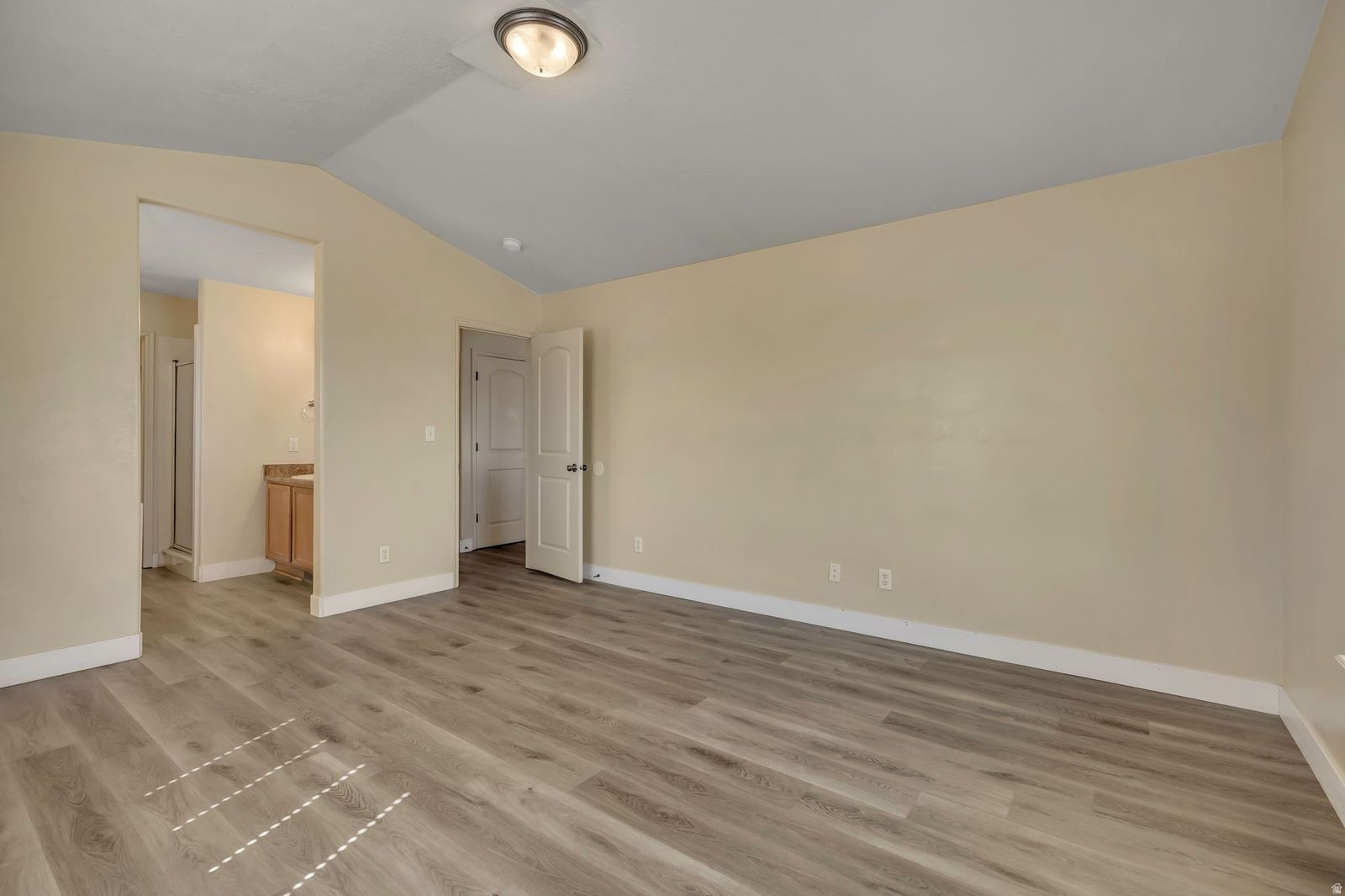 LAKE MOUNTAIN ESTATE - Residential