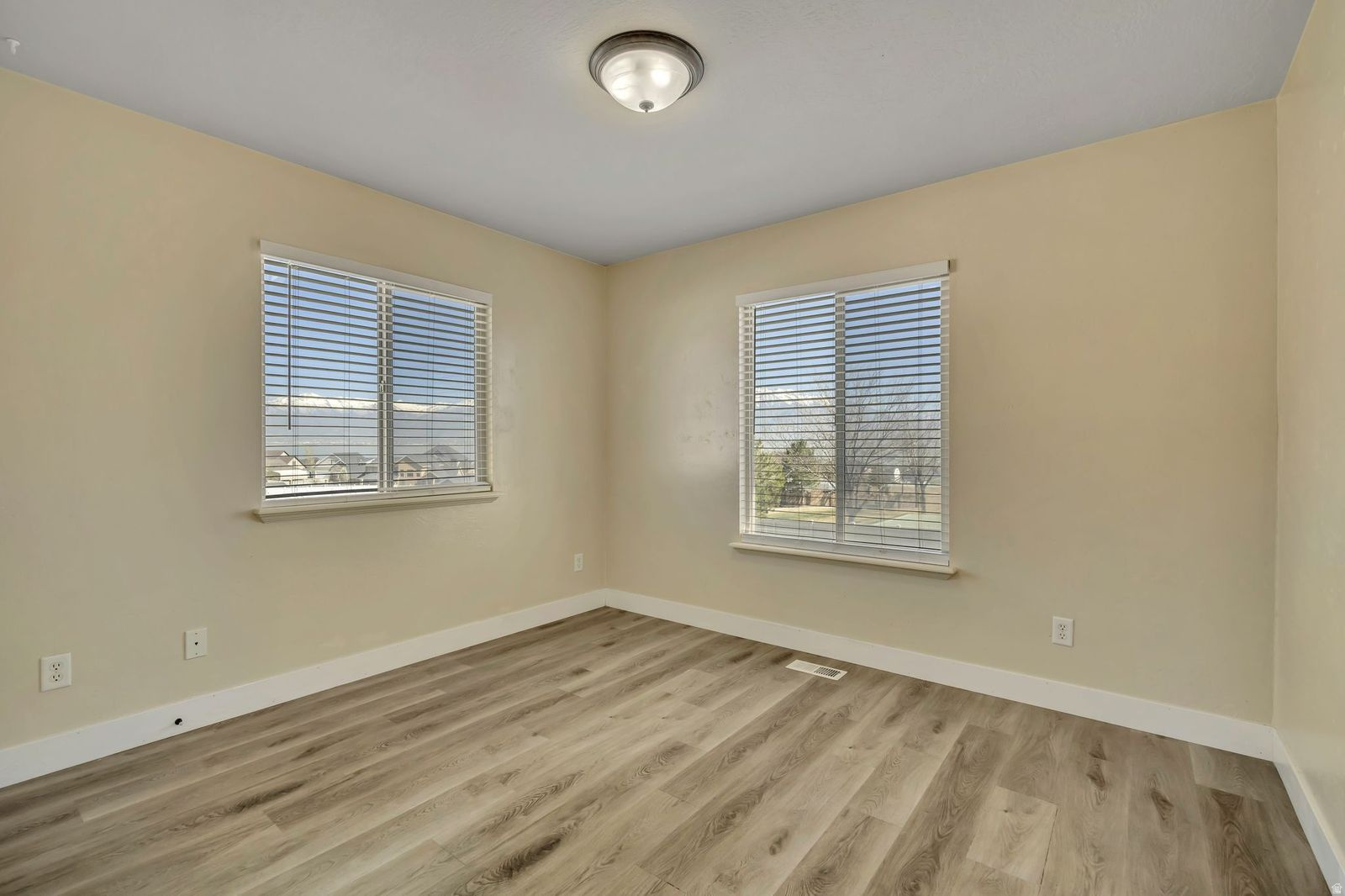 LAKE MOUNTAIN ESTATE - Residential