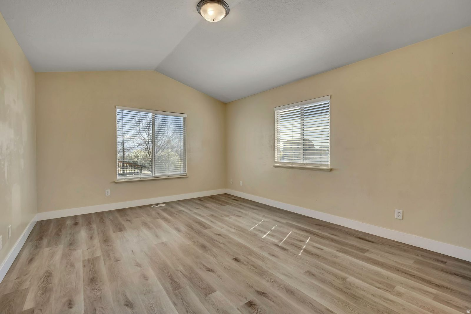 LAKE MOUNTAIN ESTATE - Residential