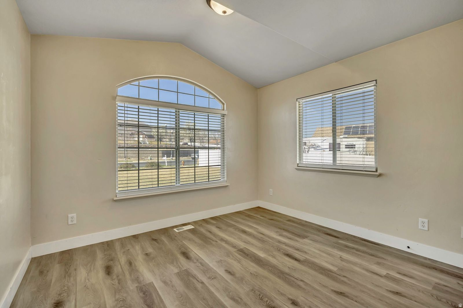 LAKE MOUNTAIN ESTATE - Residential