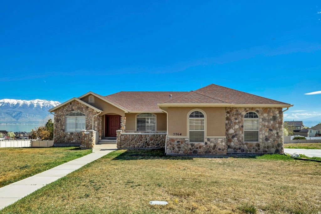 Photo of 3964 S STARLIGHT DR, Saratoga Springs, UT 84045 (MLS # 2146041)