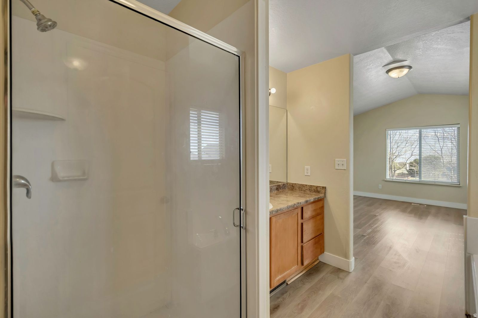 LAKE MOUNTAIN ESTATE - Residential