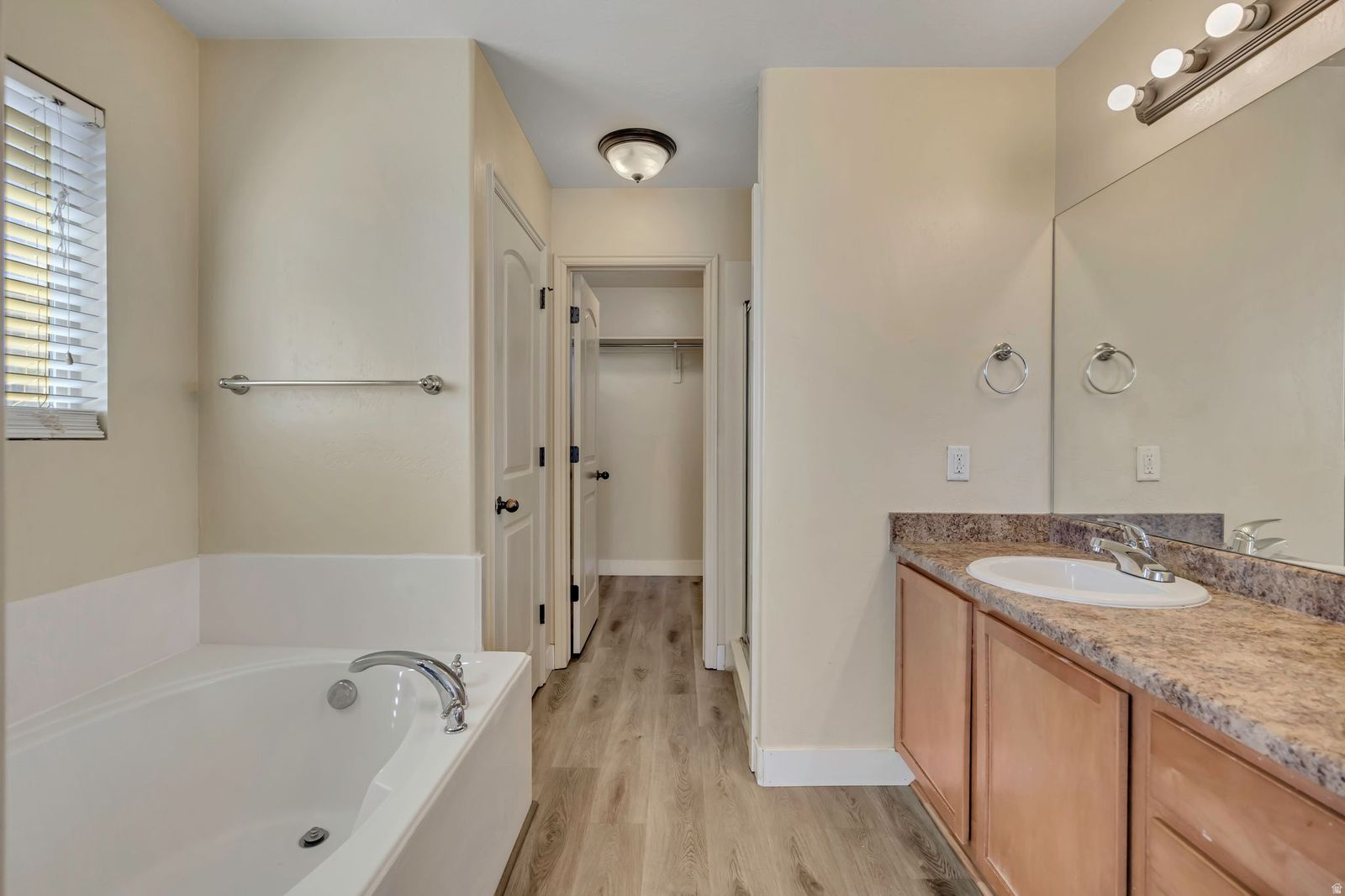 LAKE MOUNTAIN ESTATE - Residential