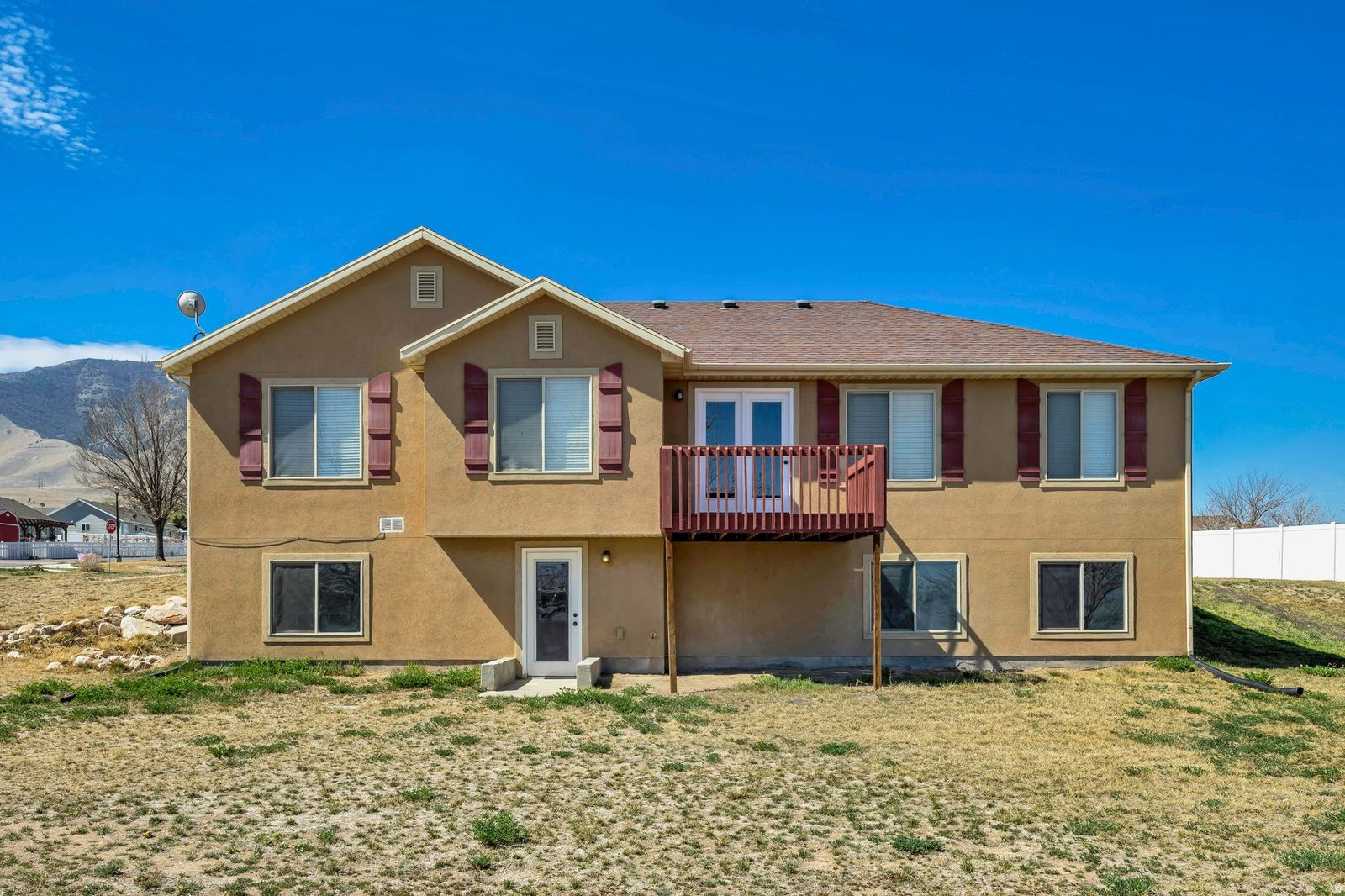 LAKE MOUNTAIN ESTATE - Residential