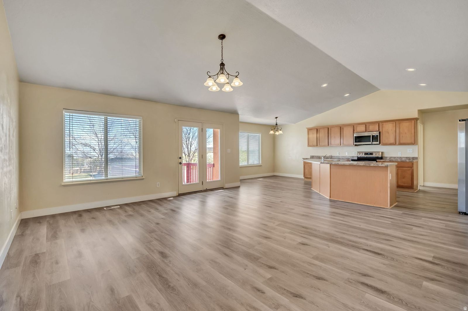 LAKE MOUNTAIN ESTATE - Residential