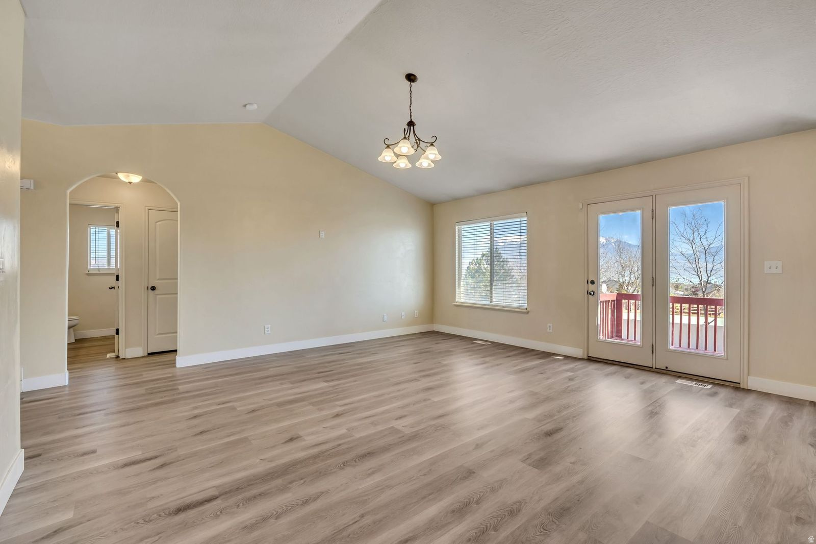 LAKE MOUNTAIN ESTATE - Residential