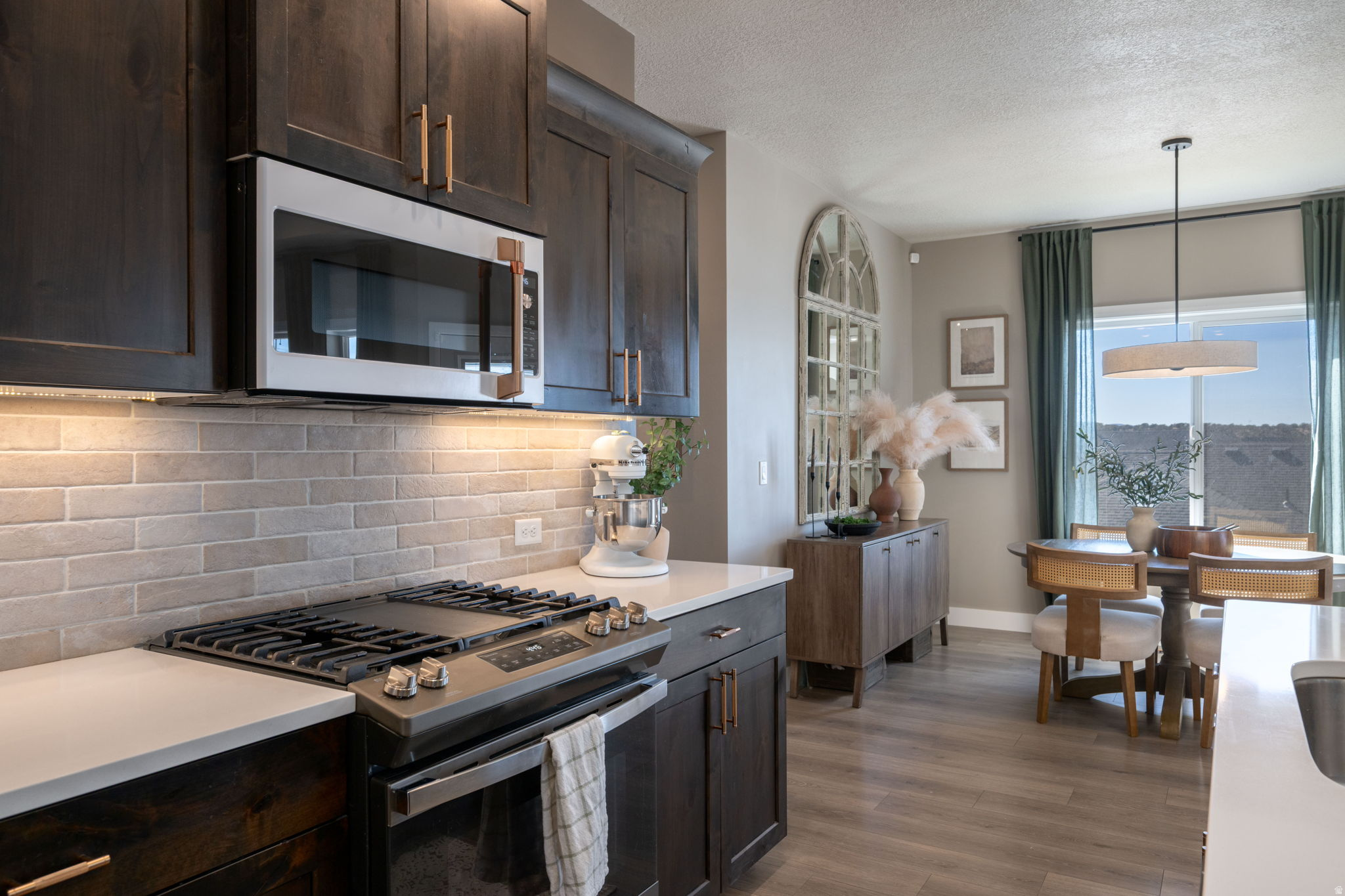 CRESCENT HILLS - Residential