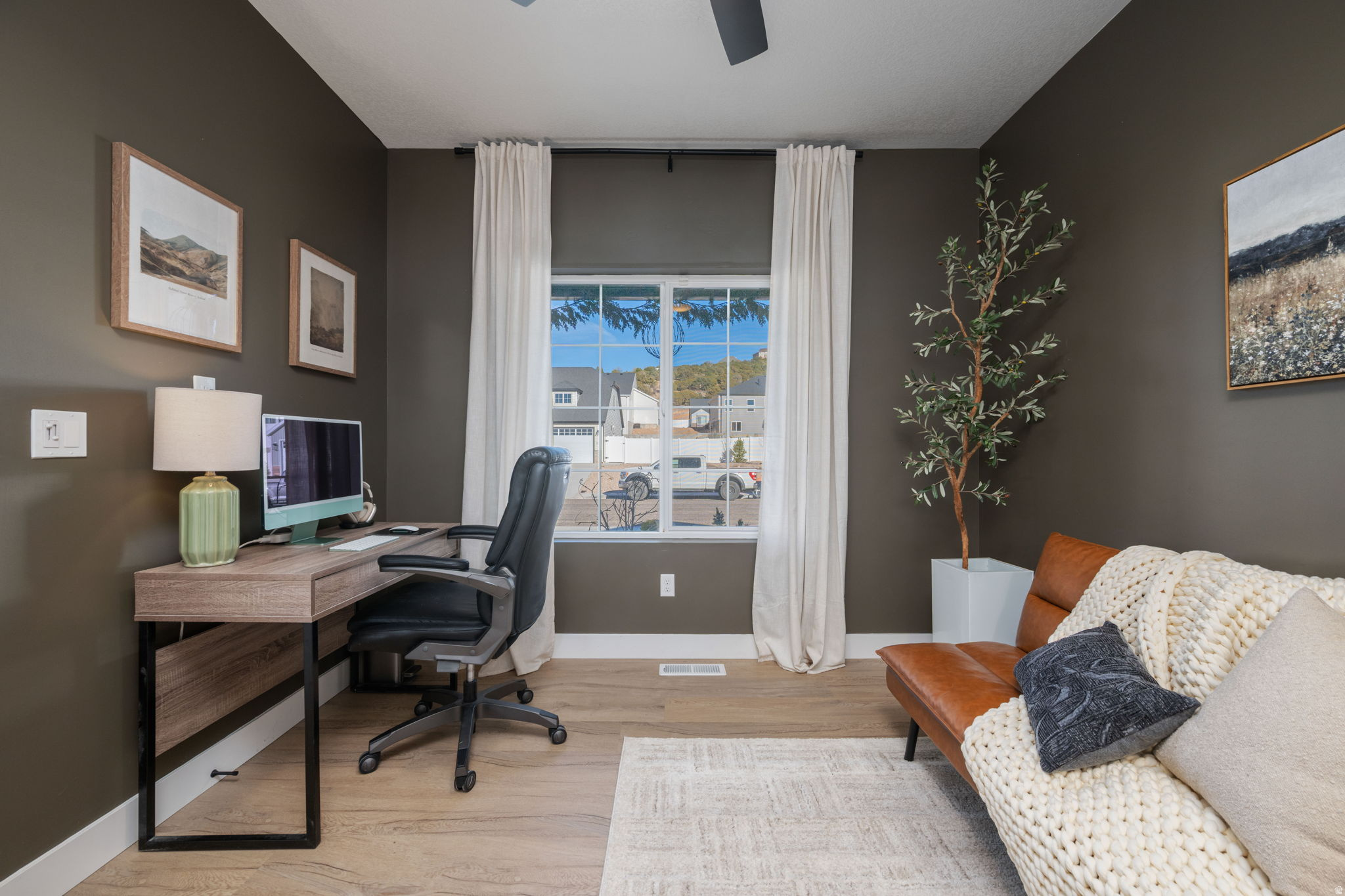 CRESCENT HILLS - Residential