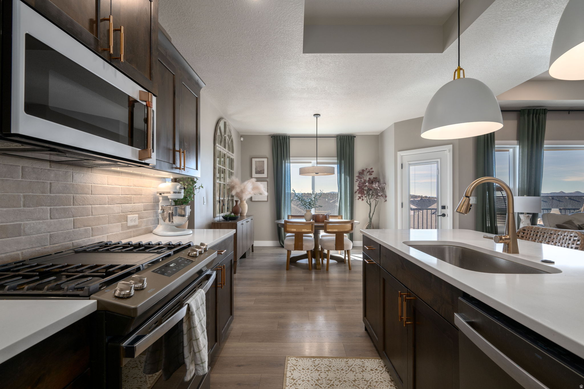 CRESCENT HILLS - Residential