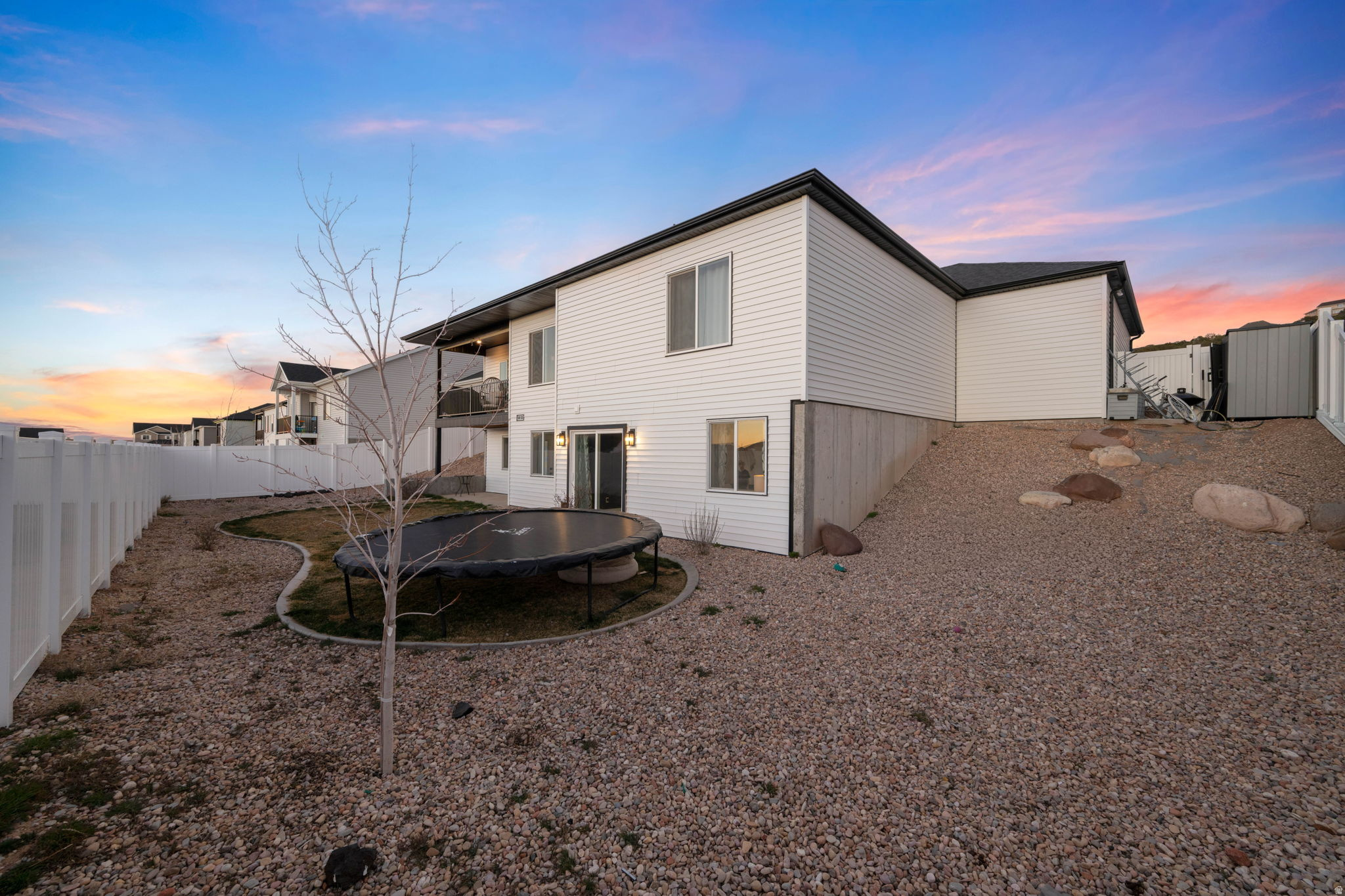 CRESCENT HILLS - Residential