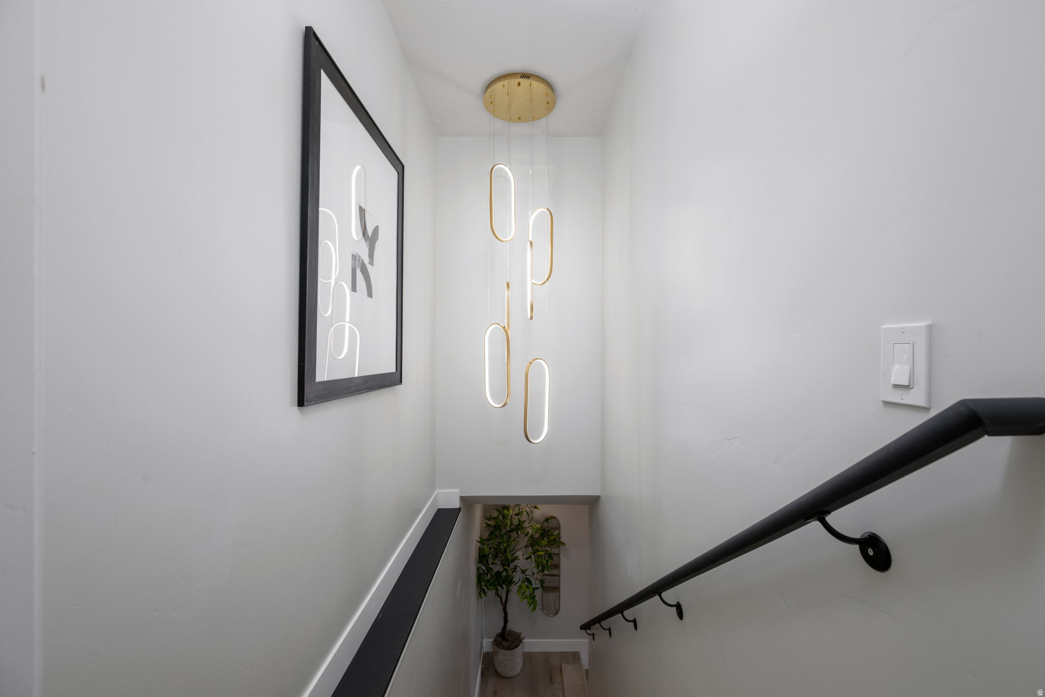 CRESCENT HILLS - Residential