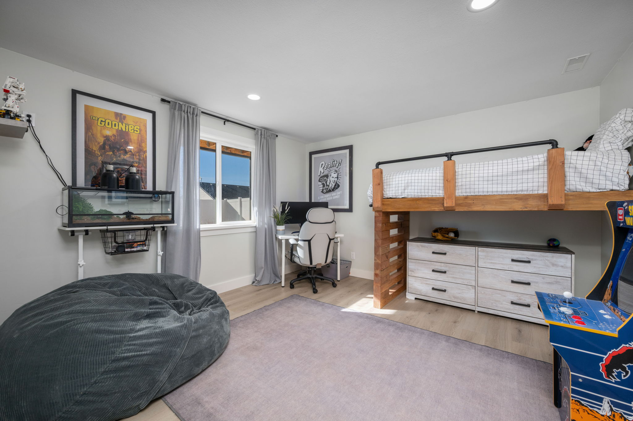 CRESCENT HILLS - Residential