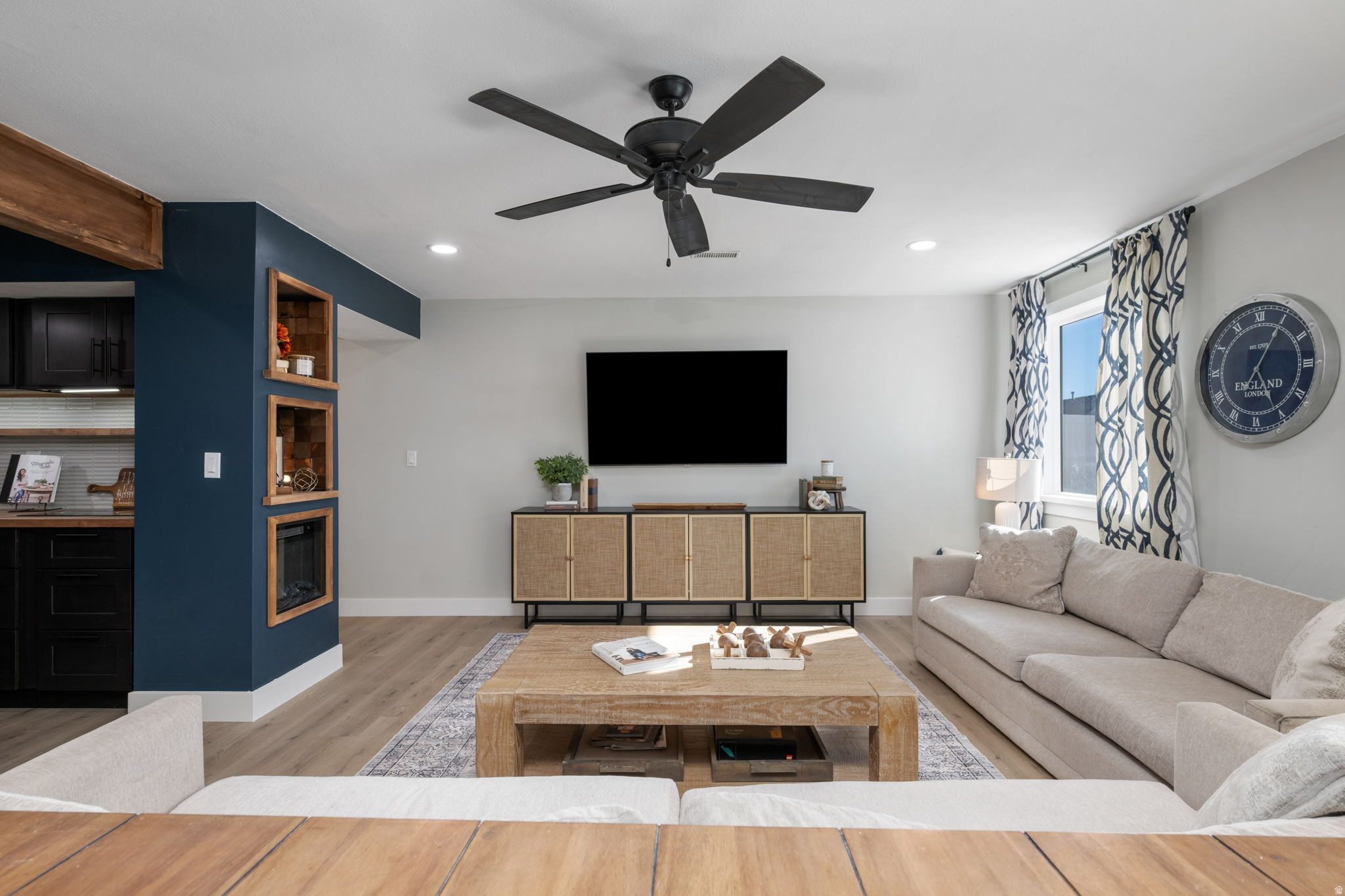 CRESCENT HILLS - Residential