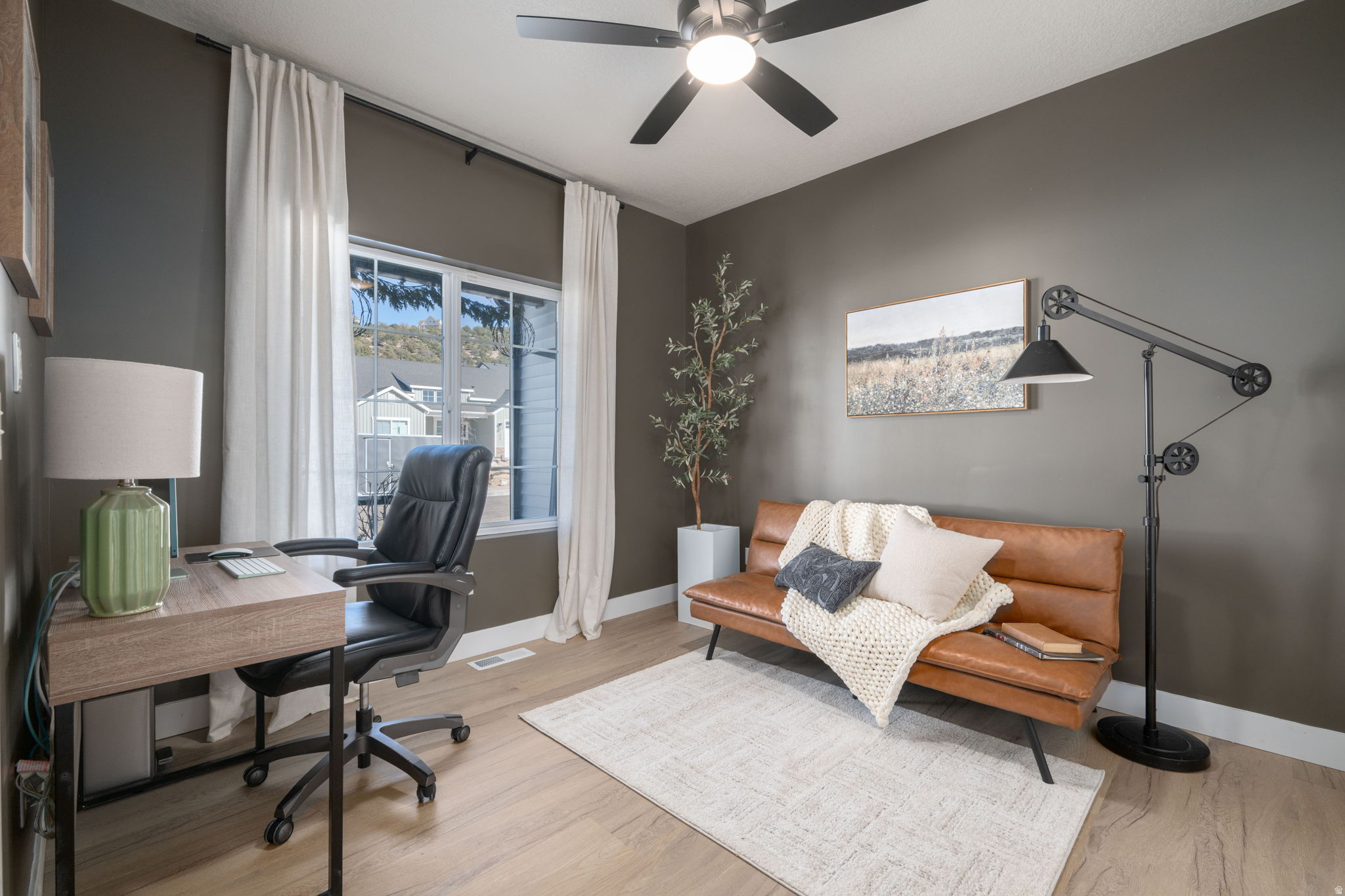 CRESCENT HILLS - Residential